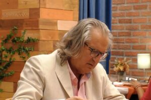 un soltero de Barcelona viene obligado a su cita. "Yo no voy a bailar. Baila tú"