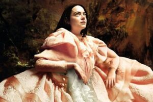 Pobres criaturas (2023) crítica la mejor película de Yorgos Lanthimos es un delirante cóctel gótico, erótico y feminista con Emma Stone enfilada hacia su segundo Óscar