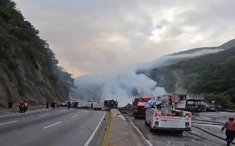 Asciende a 20 la cifra de fallecidos en la tragedia en autopista Guarenas-Caracas