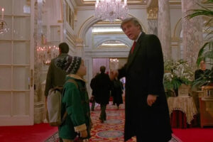 Donald Trump se enfrenta al director de 'Solo en Casa 2' por su famoso cameo y cree que "ayudó a que la película fuera un éxito"