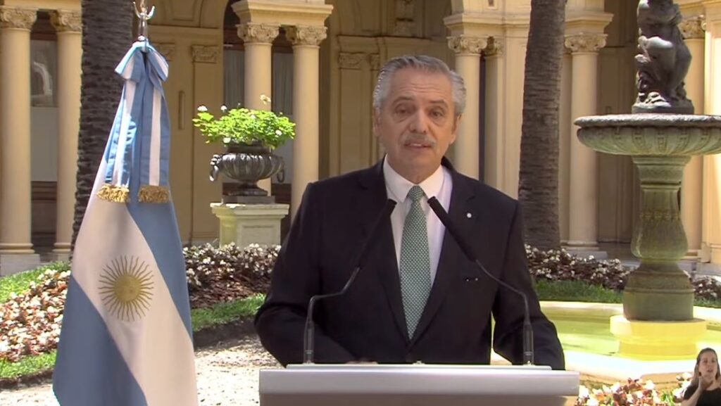 Deuda con el FMI es la "principal causa de nuestra crisis social y económica"