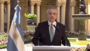 Deuda con el FMI es la "principal causa de nuestra crisis social y económica"