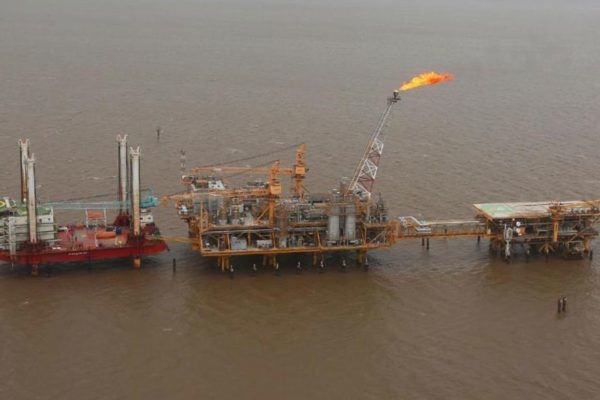 Venezuela invita a BP y Chevron a reactivar un proyecto de gas cerca de Trinidad y Guyana