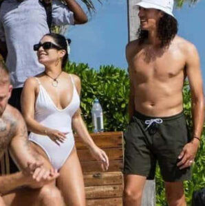 Vanessa Hudgens se casó en secreto con Cole Tucker en México