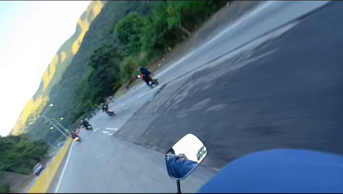 Las imágenes que muestran escarificaciones del asfalto en el lugar de la tragedia en la autopista Guarenas-Caracas