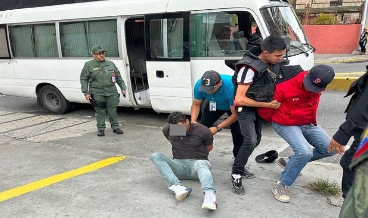 Detienen a tres sujetos por robar 100 mil dólares en oficina de Conviasa de Los Próceres