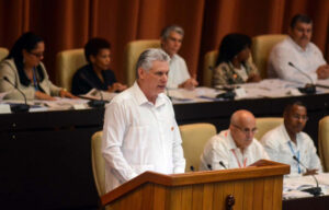 El "paquete" económico cubano va a doler a la población, pero no es "neoliberal": Díaz-Canel