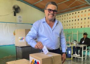 Benjamín Rausseo votó en Lechería
