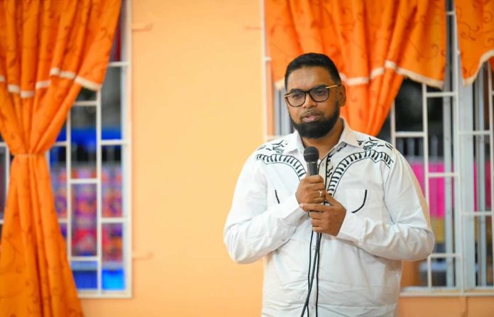 Los desalentadores comentarios del presidente guyanés sobre su próxima reunión con Maduro