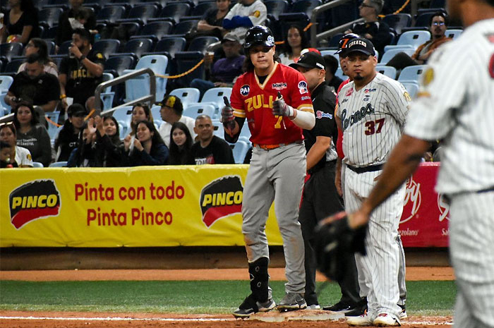 Zulia abriga esperanza de clasificación al barrer al Caracas en doble tanda