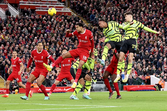 Arsenal sigue líder tras empate ante Liverpool