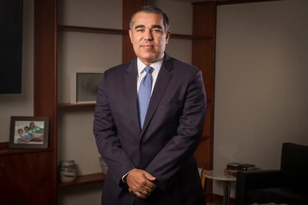 El presidente ejecutivo del Mercantil Banco asegura que el bolívar recuperará terreno en la economía