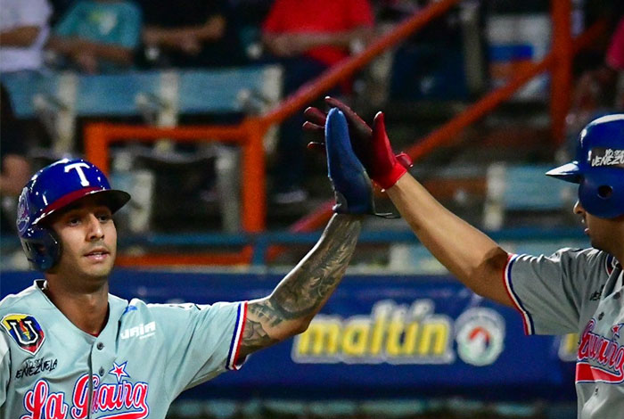 Los Tiburones de La Guaira pasaron la escoba en Maracaibo