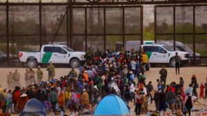 Más de 2.2 millones de migrantes llegaron a la frontera de Estados Unidos en 2023