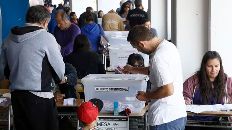 Chilenos vuelven a rechazar propuesta de nueva constitución