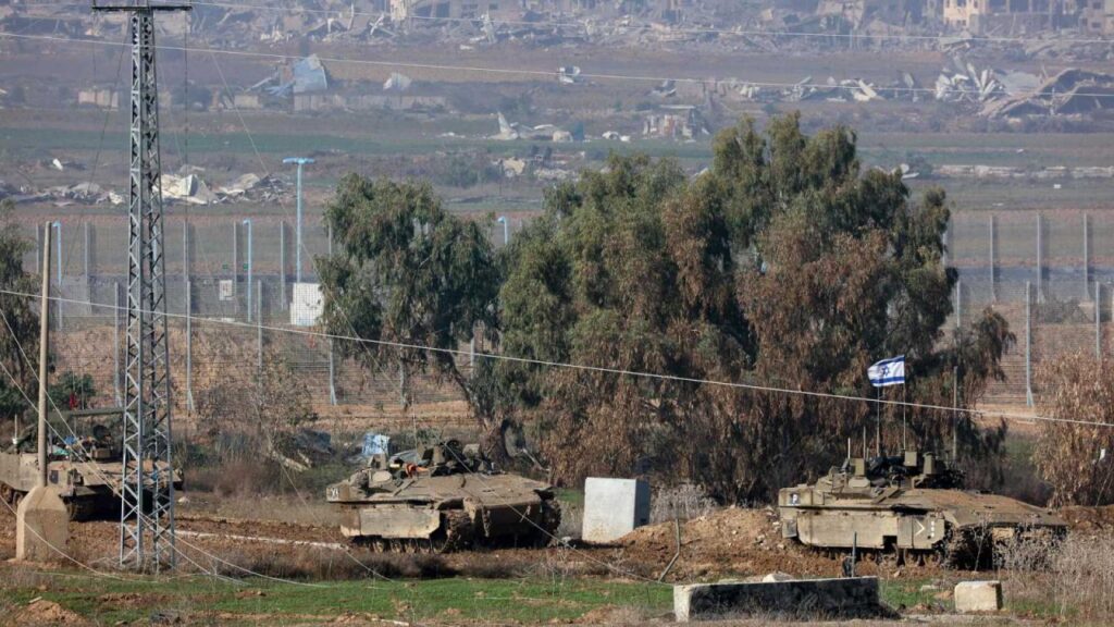 Rehenes que mató el Ejército israelí iban sin camisa y con una bandera blanca