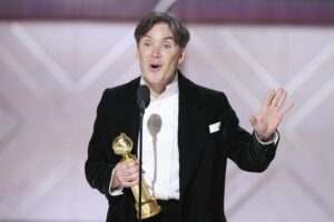 "Sabía que con Christopher Nolan era diferente". Cillian Murphy se ríe de la falta de sillas en el rodaje de 'Oppenheimer' tras ganar el primer Globo de Oro de su carrera