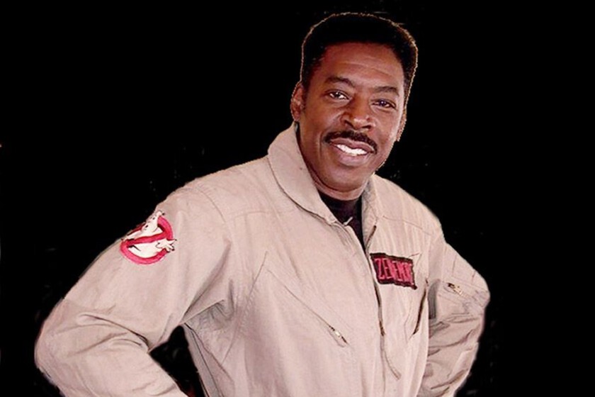"Siempre puedes justificarlo diciendo que es porque soy negro". Ernie Hudson habla sobre su difícil experiencia en 'Los cazafantasmas' y su relación con el clásico de los 80