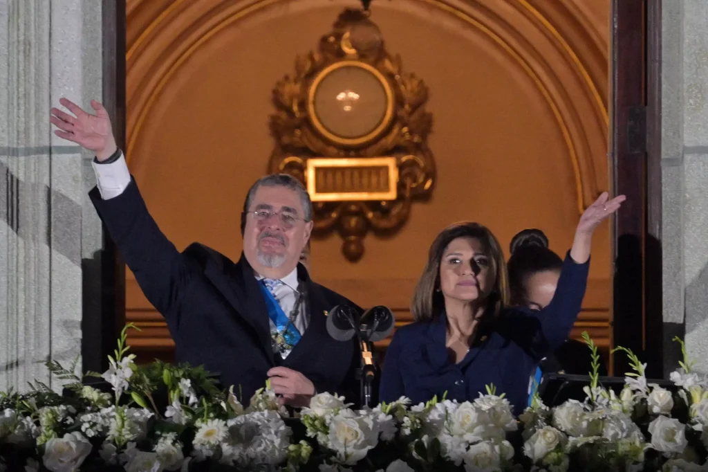 Arévalo juró como presidente de Guatemala tras aluvión de obstáculos