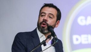 los mandó a cazar como a fieras salvajes