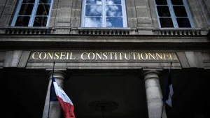 Consejo Constitucional anula ampliamente polémica ley de inmigración en Francia