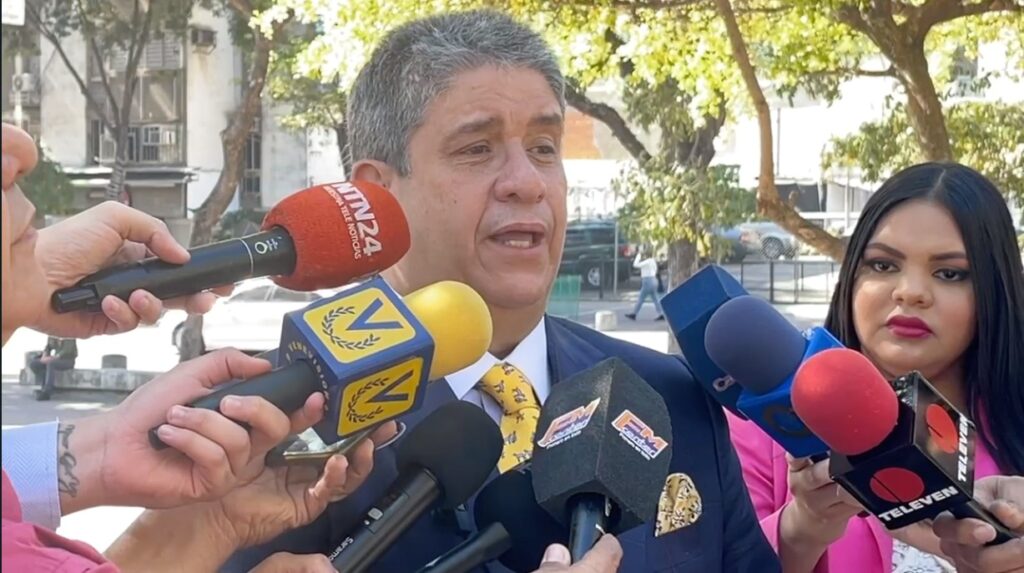 "Propongo que el 5 % de la renta básica de cada celular, vaya destinado a la mejora Magisterial"