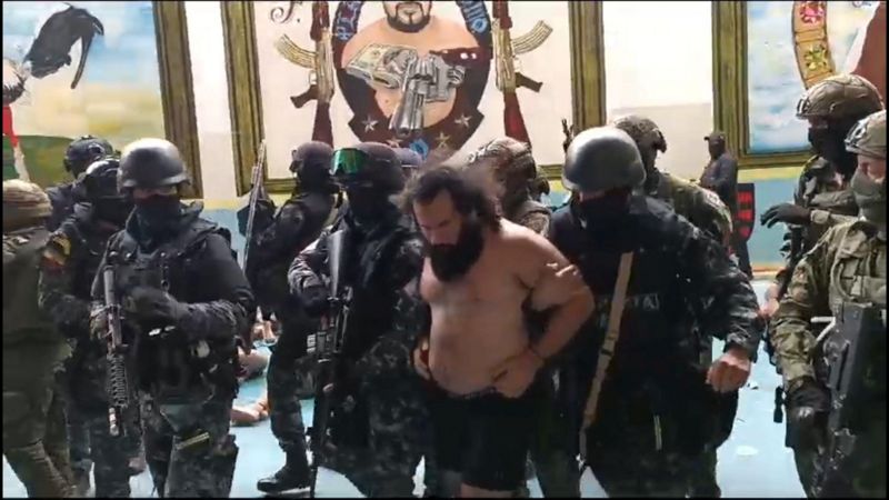 Noboa asegura que "no negocian con terroristas" tras conocerse la fuga de un narco