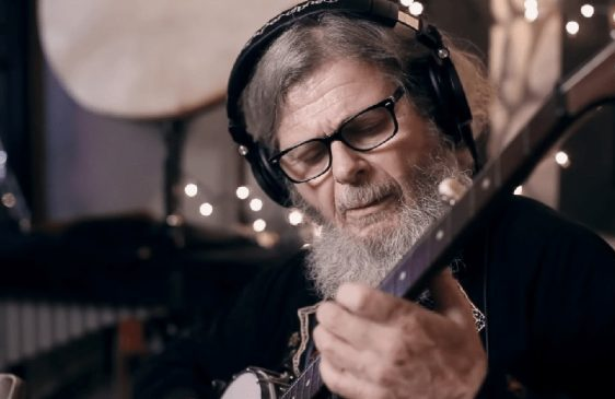 Charly García y Santaolalla entre medio millar de músicos argentinos contra "ley ómnibus" de Milei