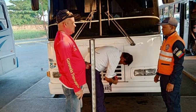 Conoce la normativa del INTT que prohíbe las luces LED en los vehículos