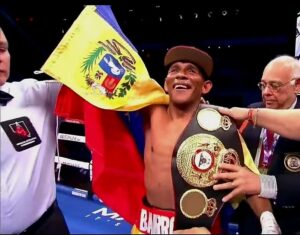 ¡BATACAZO! El venezolano Ismael Barroso a sus 40 años es el nuevo campeón interino de boxeo tras impactante nocáut