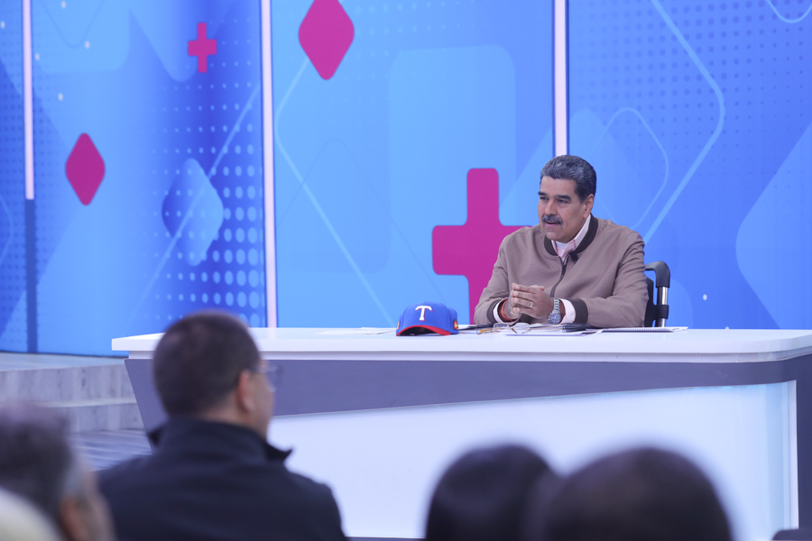 Maduro rechaza amenazas de un sector opositor que es movido por caprichos