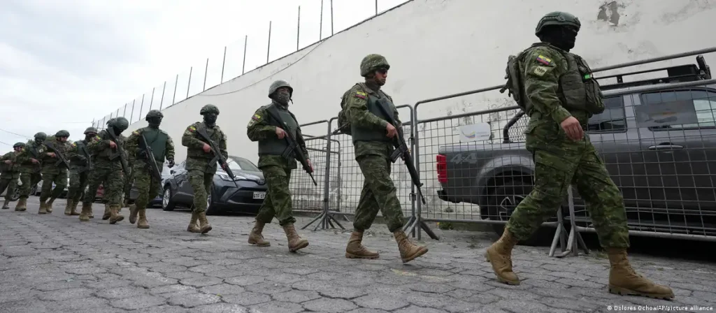 Daniel Noboa decreta conflicto comando interno y ordena la salida de militares en Ecuador