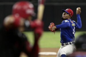 Tiburones de La Guaira pega primero en la gran final contra Cardenales de Lara