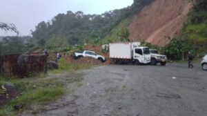Derrumbes en la vía Medellín-Quibdó deja al menos 18 fallecidos y 35 heridos