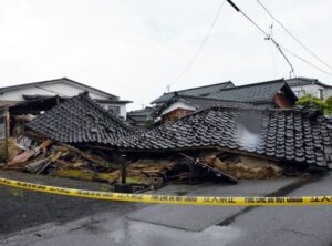 Seis personas quedaron atrapadas bajo escombros tras un terremoto en Japón