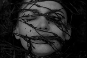 Últimos días para ver en Netflix una de las mejores películas de terror de los últimos años. Un gran retrato de la locura con un magnífico Willem Dafoe