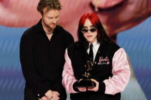 'Barbie' lo peta en los Grammy. Billie Eilish se embolsa dos galardones y el compositor de 'I'm Just Ken' pone una condición a los Oscar para tocar el éxito de Ryan Gosling