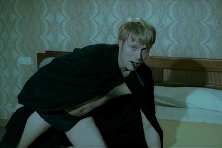 "No he pasado tanta vergüenza en mi vida". Mads Mikkelsen recuerda su accidentada experiencia en el cine español con el director de 'Robot Dreams'