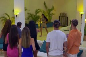 'La isla de las tentaciones 7', Marieta entra como una apisonadora en Villa Playa, mientras su novio se acuesta con una soltera. "¡No puedes entrar ahí!"