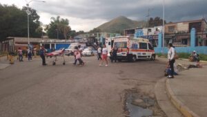 Mujer fue apuñalada por otra cuando le reclamó por mojarla