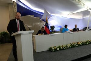 Delcy Rodríguez y representantes de la banca nacional trabajan en propuestas para el fortalecimiento financiero