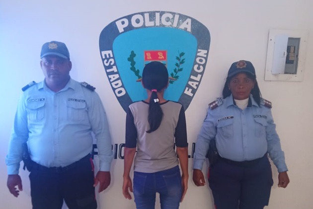 Detienen a una profesora en Falcón por agredir a una estudiante en el rostro con objeto punzo penetrante