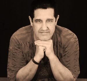 Finde Nius N° 100 por Luis Alberto Serrano