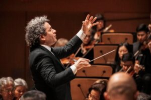 Gustavo Dudamel se llevó el Grammy a mejor actuación de una orquesta por 'Adès: Dante'
