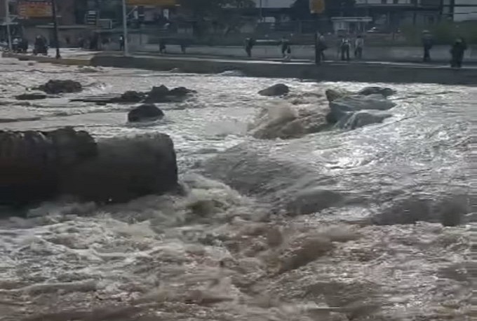 Explosión de tubería matriz de Hidrocapital deja a más de medio millón de habitantes sin agua en Miranda
