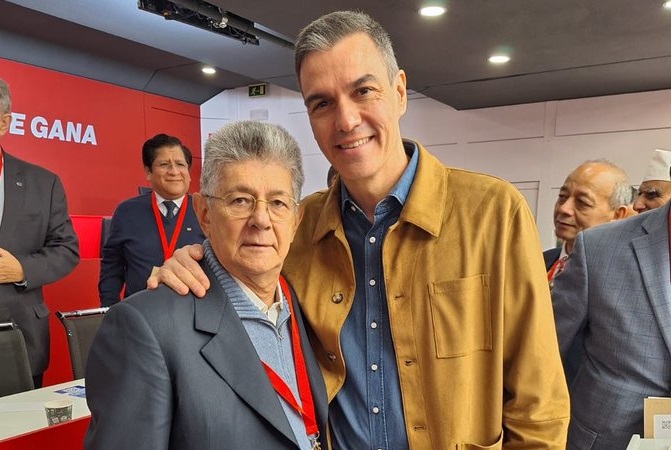 Ramos Allup aparece en España junto al presidente Pedro Sánchez pidiendo elecciones libres