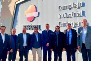Presidente de PDVSA visitó refinería de Repsol en España como parte de los acuerdos para impulsar la producción de crudo venezolano