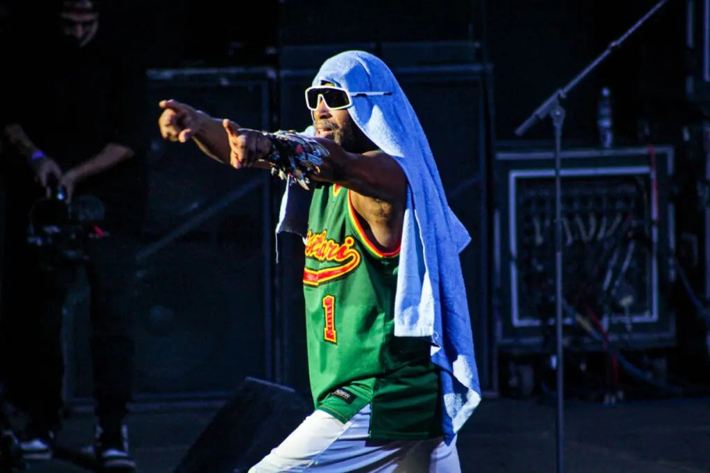 Con más de dos horas de retraso Steel Pulse inundó a la concha acústica con good vibes