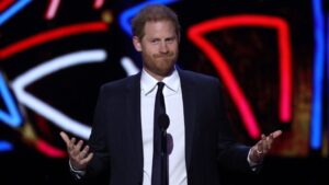 El príncipe Harry también tuvo su participación especial en el evento de la NFL