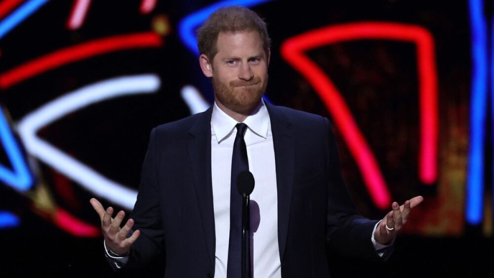 El príncipe Harry también tuvo su participación especial en el evento de la NFL